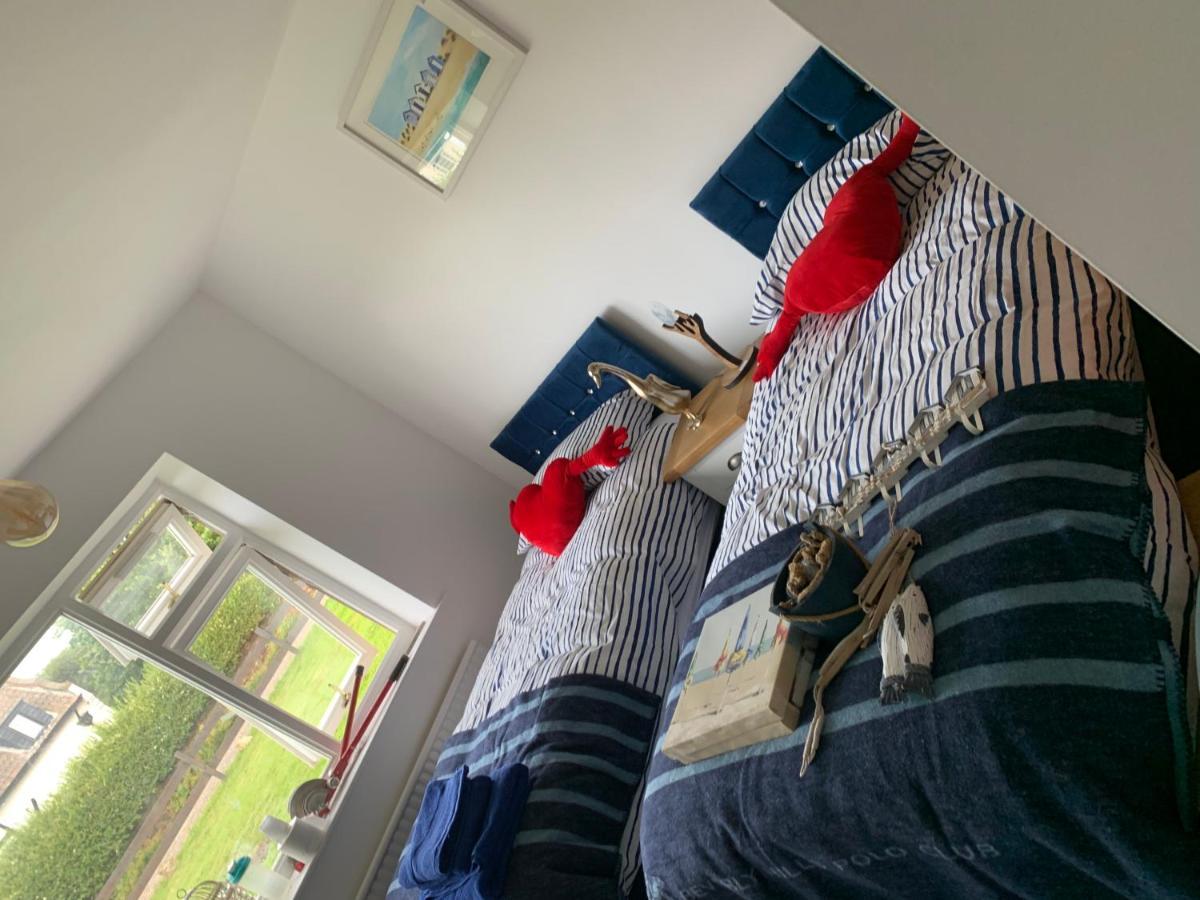 Shore Lodge. 4 Bed Bungalow Only Mtrs From The Beach. Sleeps 8 Sutton-on-Sea Exterior photo