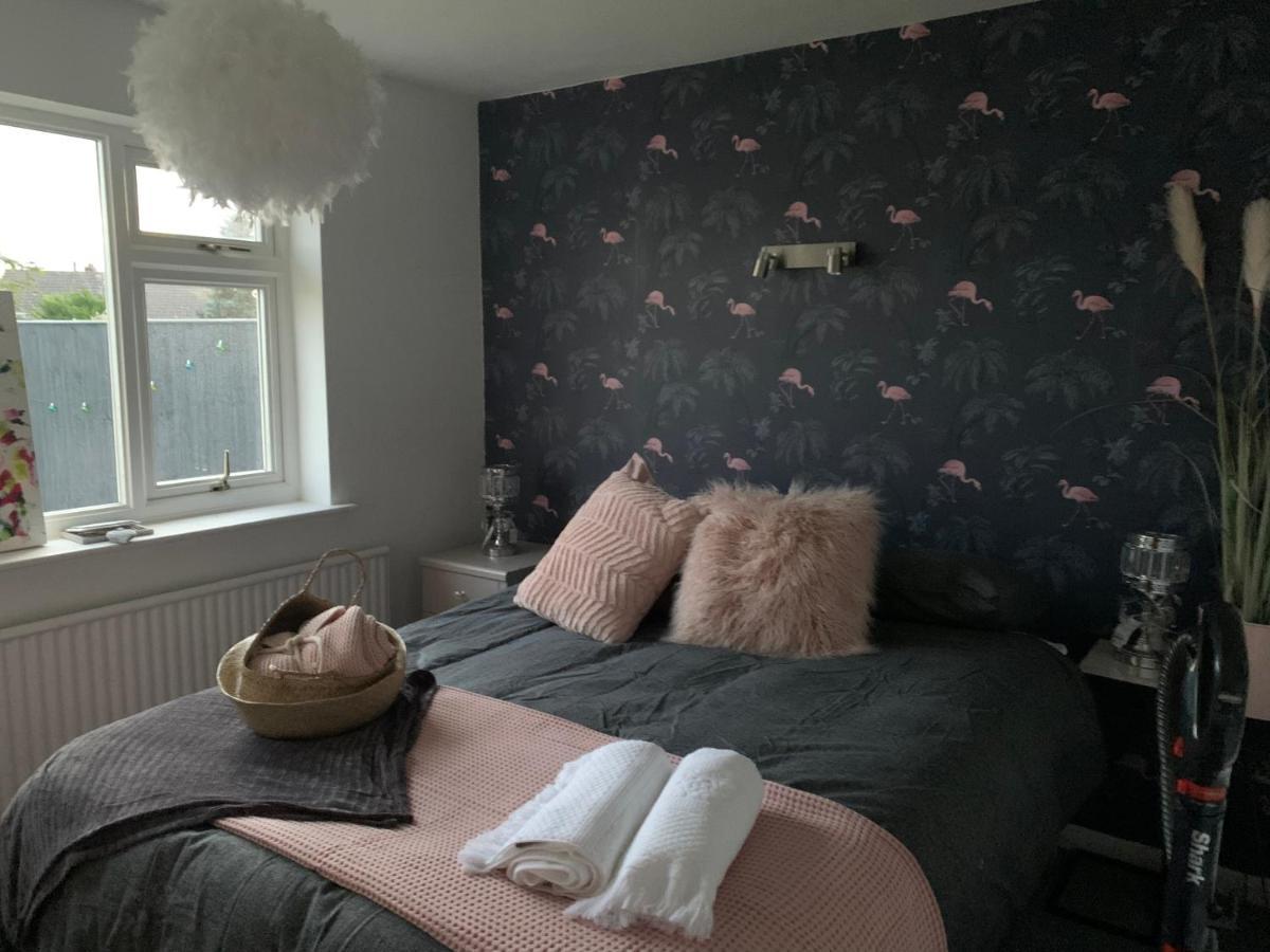 Shore Lodge. 4 Bed Bungalow Only Mtrs From The Beach. Sleeps 8 Sutton-on-Sea Exterior photo